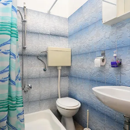 Apartment By The Sea - 7558