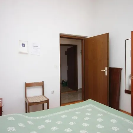 Apartment By The Sea - 7558 Rogoznica (Sibenik-Knin)