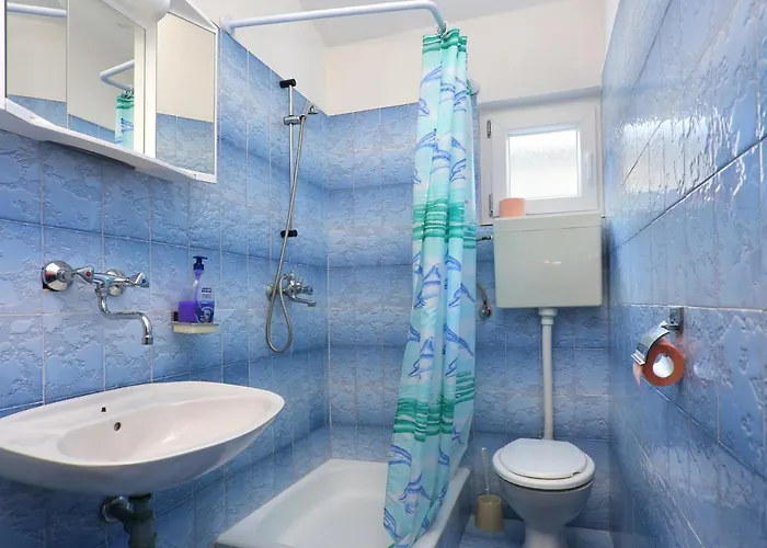 By The Sea - 7558 로고즈니차